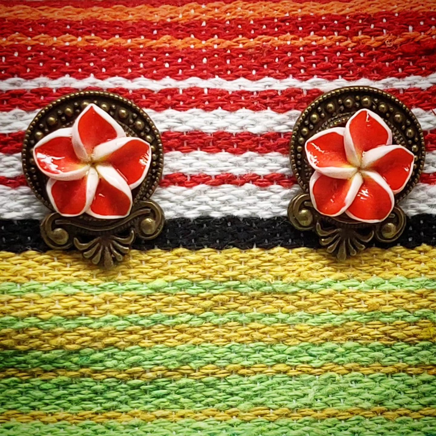 Stilgiganten Kustom Ohrstecker "Wild Red Frangipani"