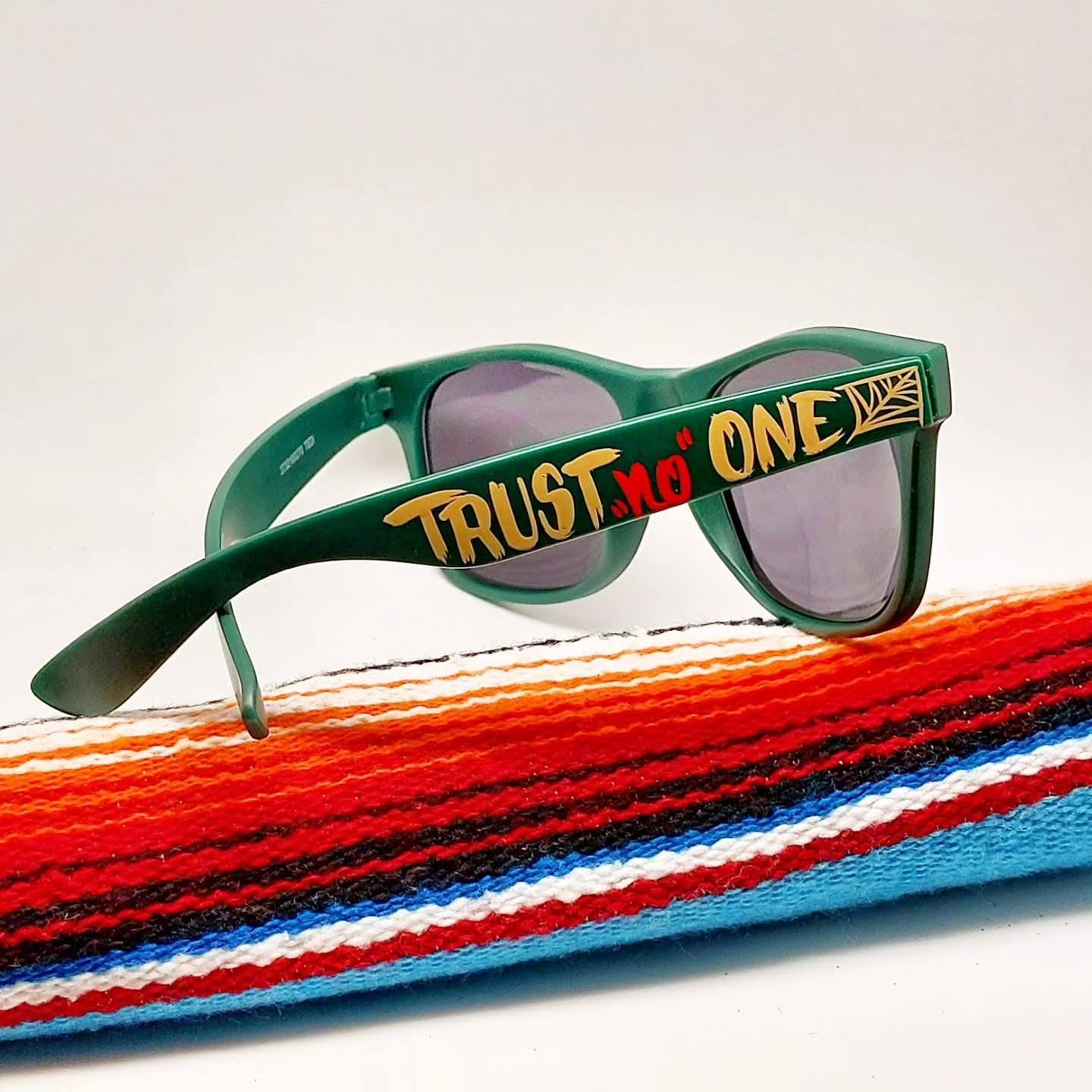 Stilgiganten Kustom Sonnenbrille "HOLD FAST - TRUST no ONE"