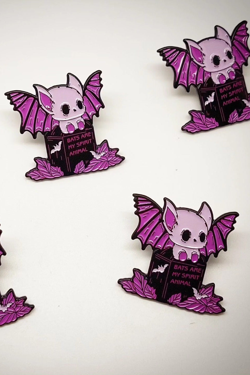 Anstecker/Pin "Purple Bat"