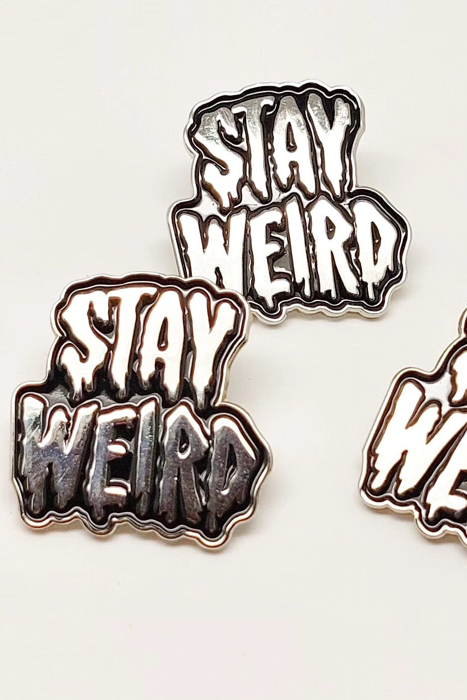 Anstecker/Pin "Stay Weird"
