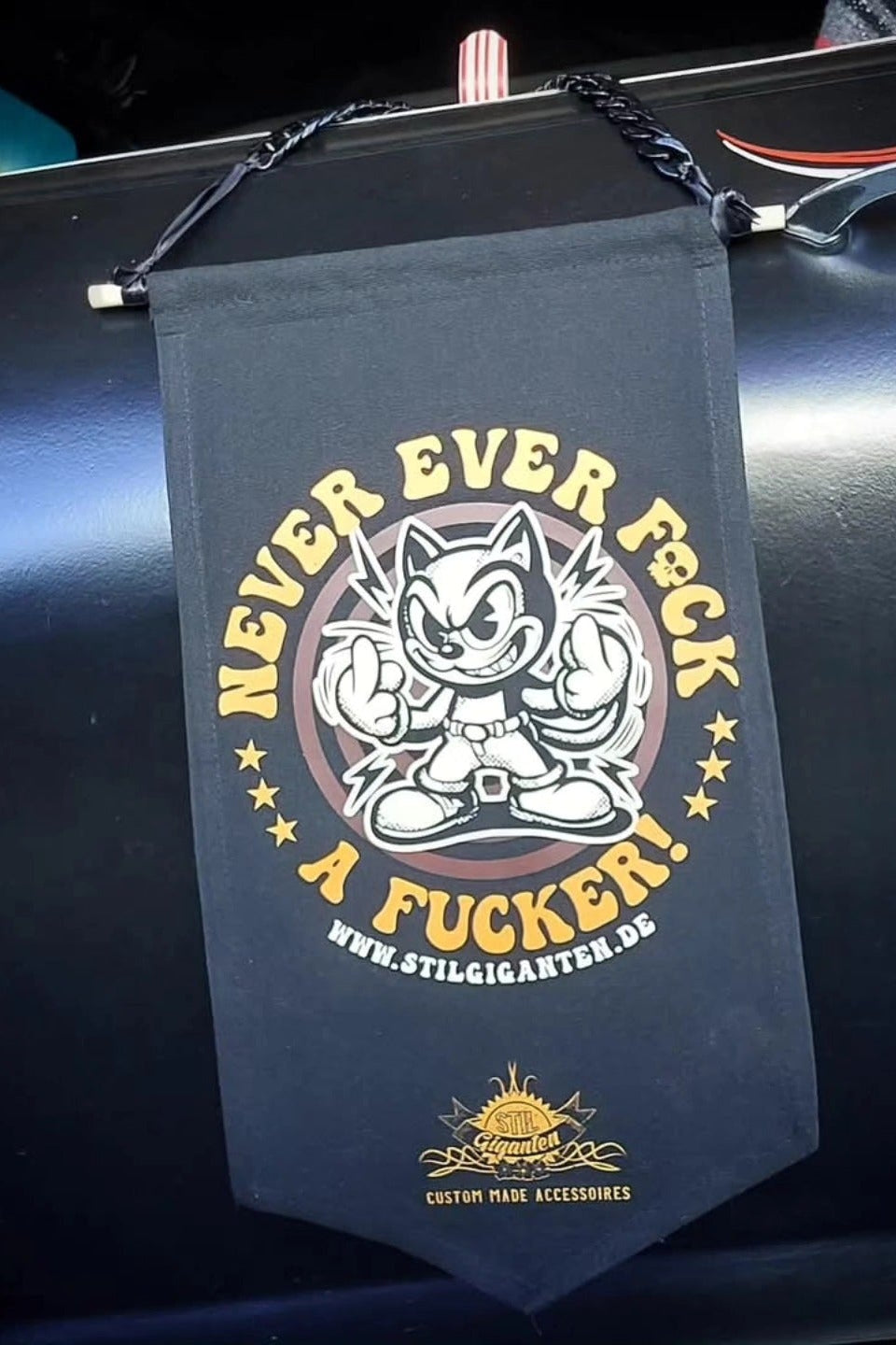 Stilgiganten Kustom Wimpel "Never Ever F*ck A F*cker" (groß)