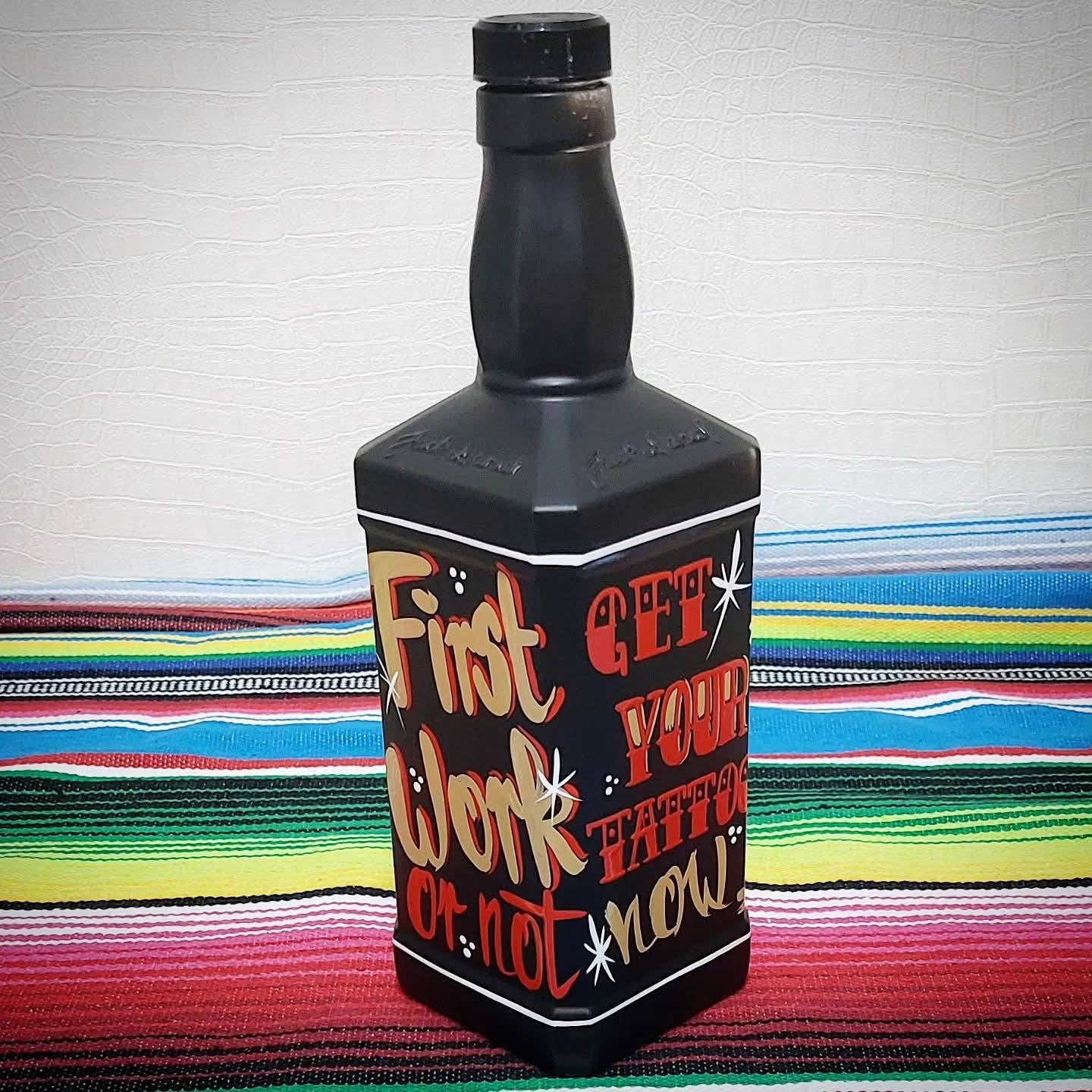 Stilgiganten Kustom Deko "Whiskyflasche - GET YOUR TATTOO now"