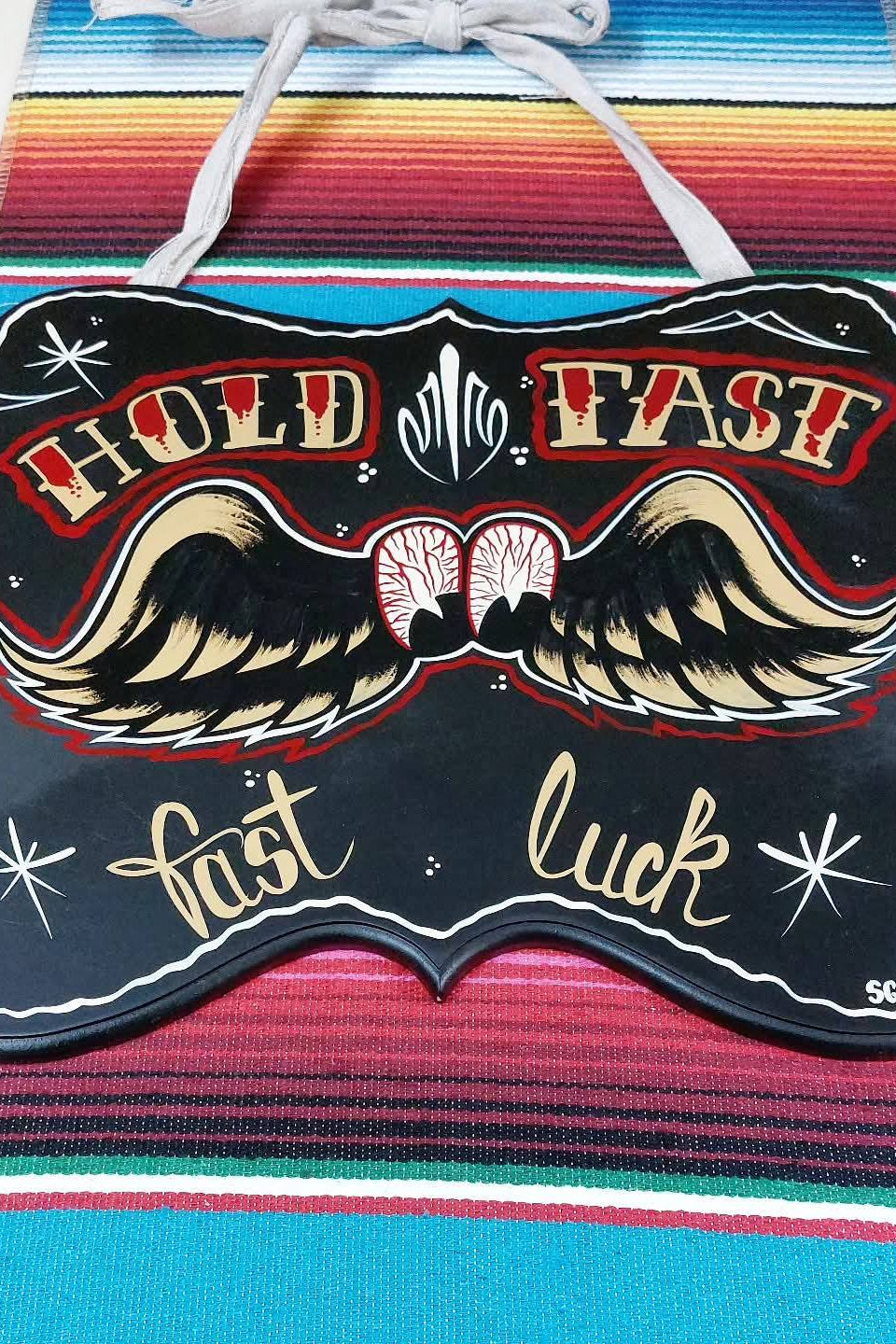 Stilgiganten Kustom Deko Holzschild "HOLD FAST - fast luck"