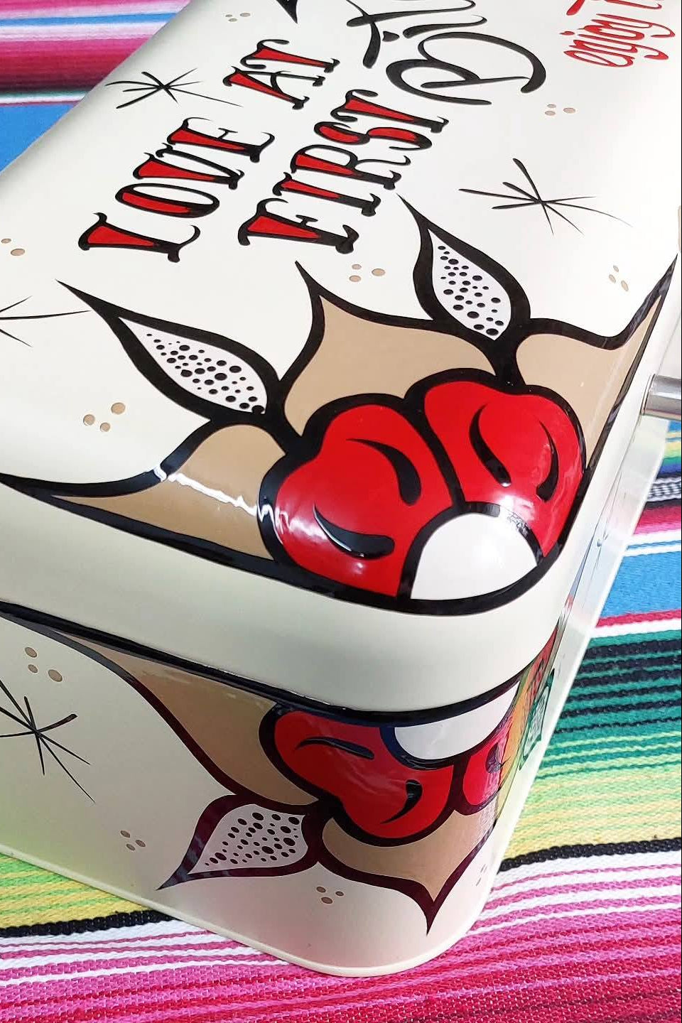 Stilgiganten Kustom Brotkasten "LOVE AT FIRST Bite"