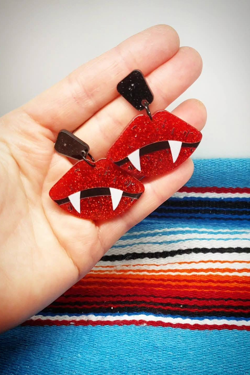 Wir rocken mit Stil - Ohrstecker "Creepy Cute Vampire Bite"