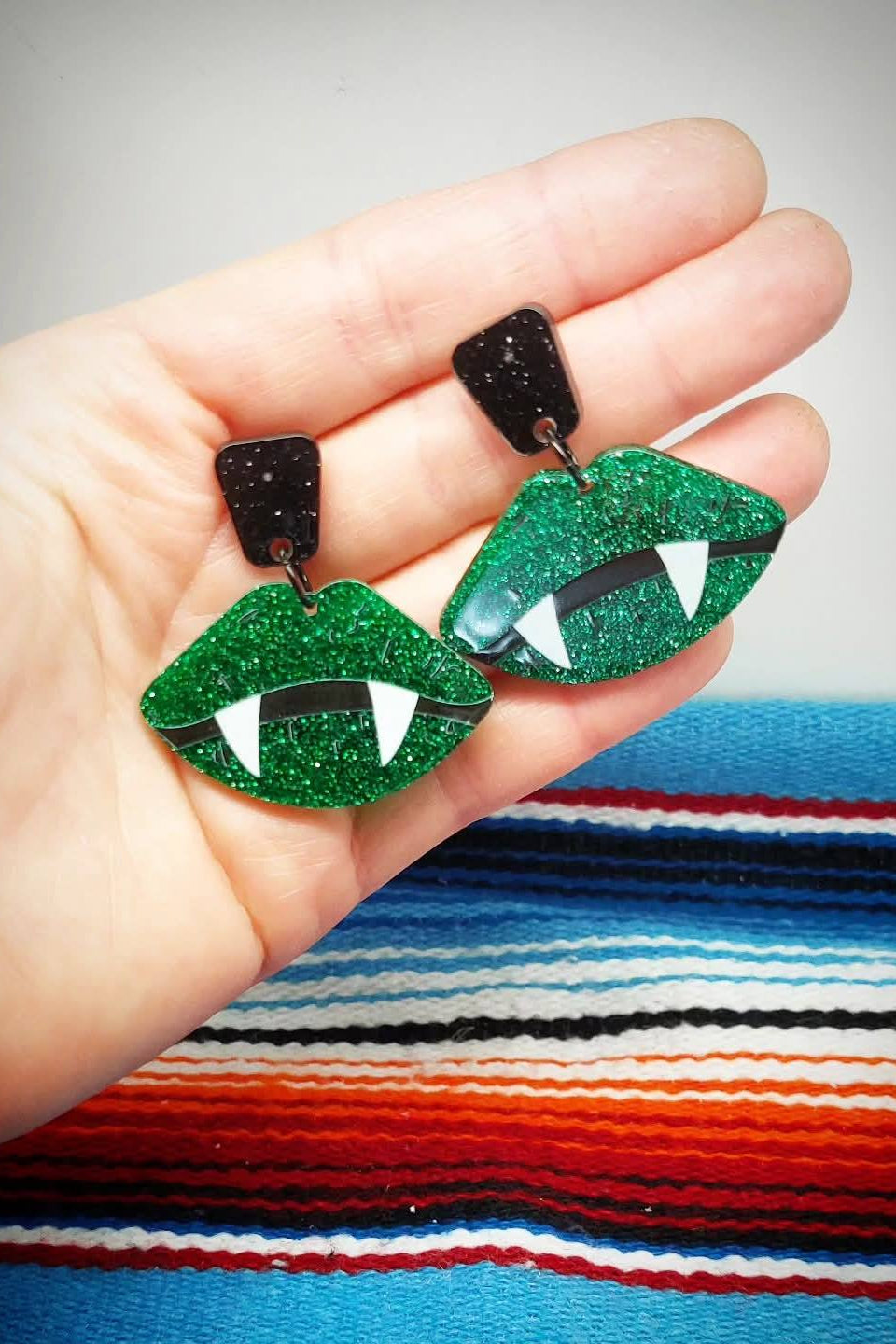 Wir rocken mit Stil - Ohrstecker "Creepy Cute Vampire Bite"
