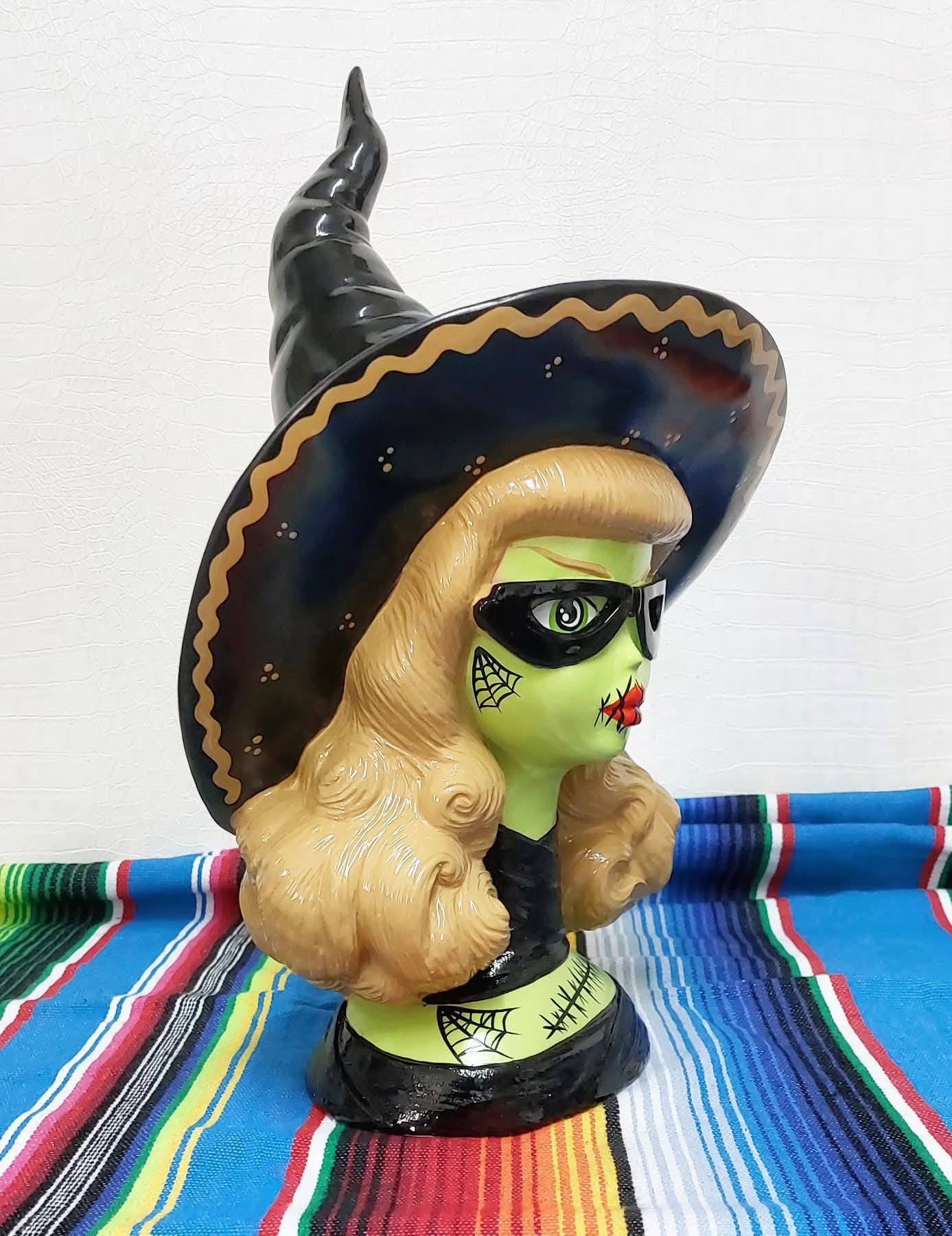 Kustom Deko Büste "Hexe - Runen EWIGE LIEBE"