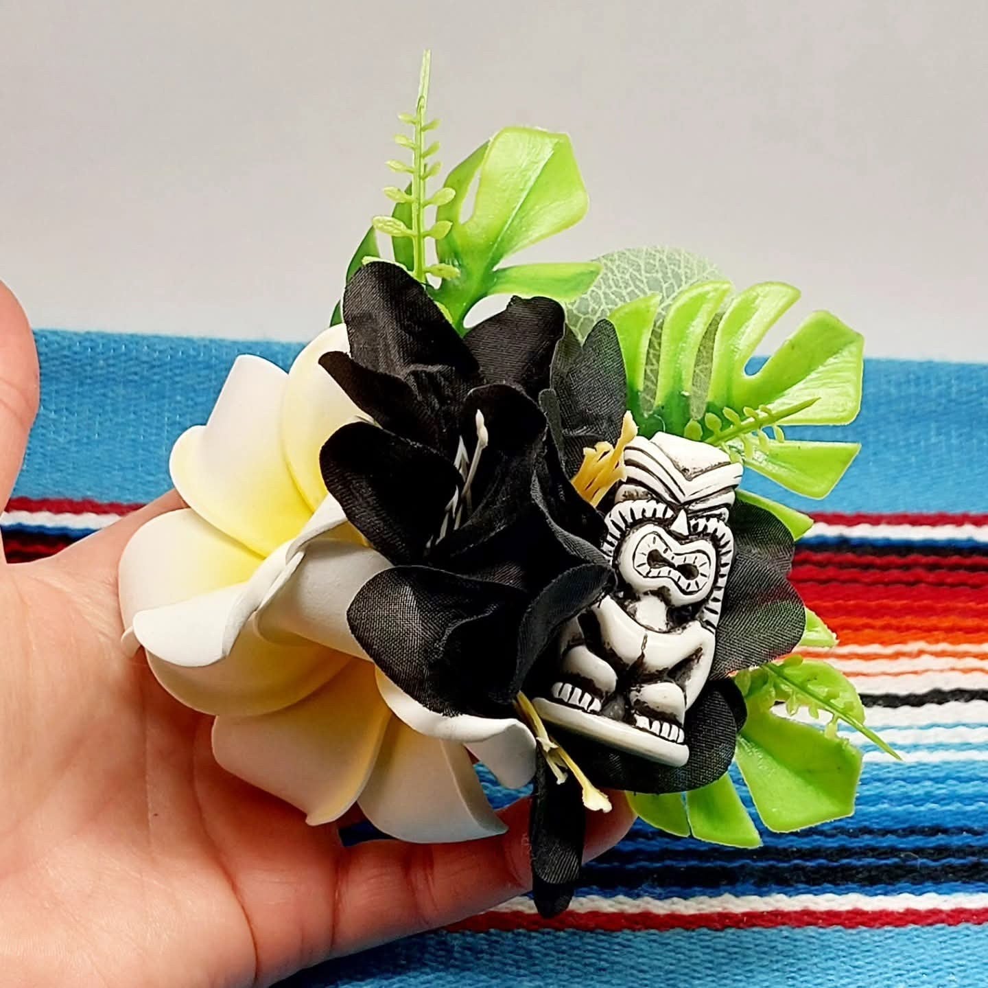 Stilgiganten Haarblumenspange "TIKI - Dark Vibes"