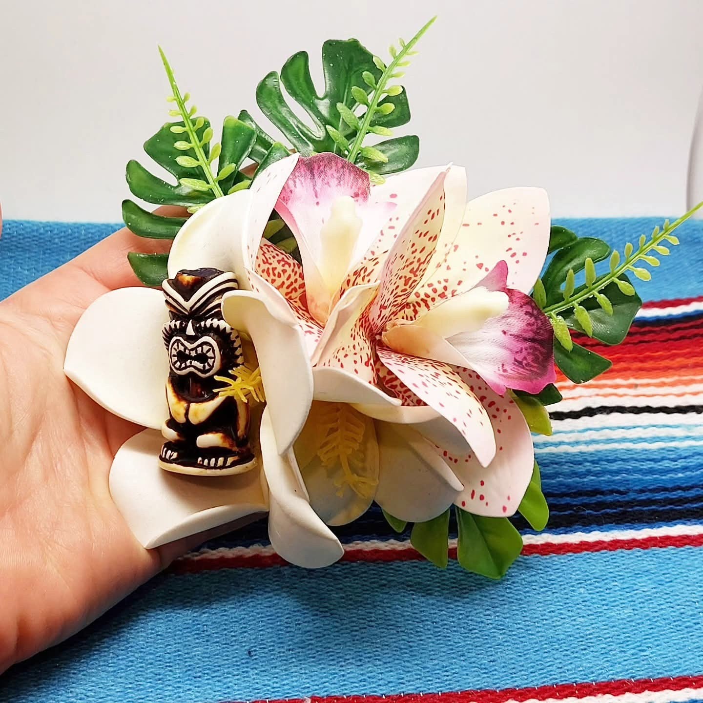 Große Stilgiganten Haarblumenspange "TIKI - Hot Summer Boogie Vibes"