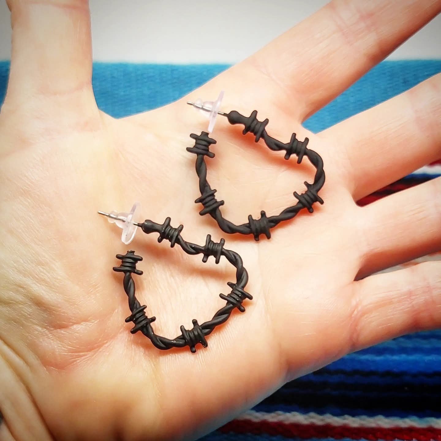 Wir rocken mit Stil - Ohrstecker "Stacheldraht Herz"