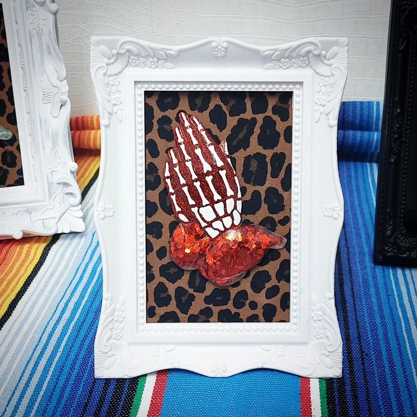 Stilgiganten Kustom Deko Bilderrahmen "Betende Hände - Muerte"