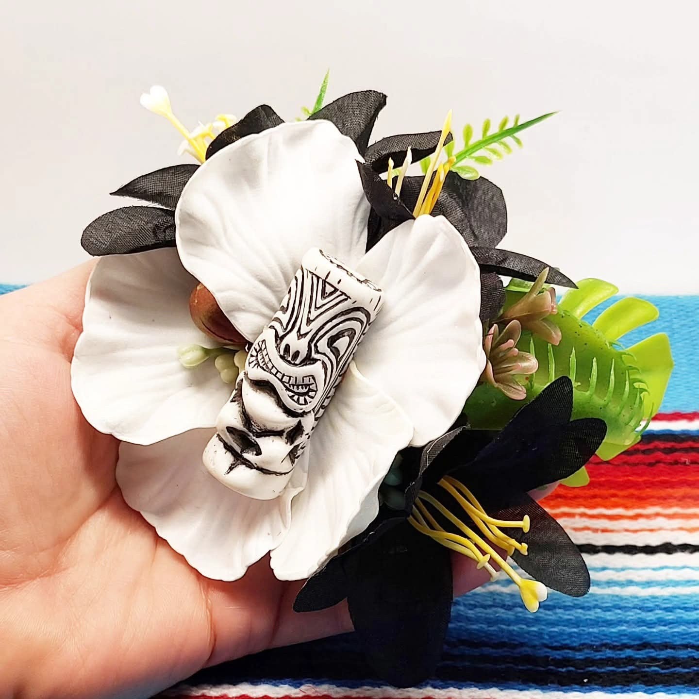 Große Stilgiganten Haarblumenspange "TIKI - Black & White Edition No.1"