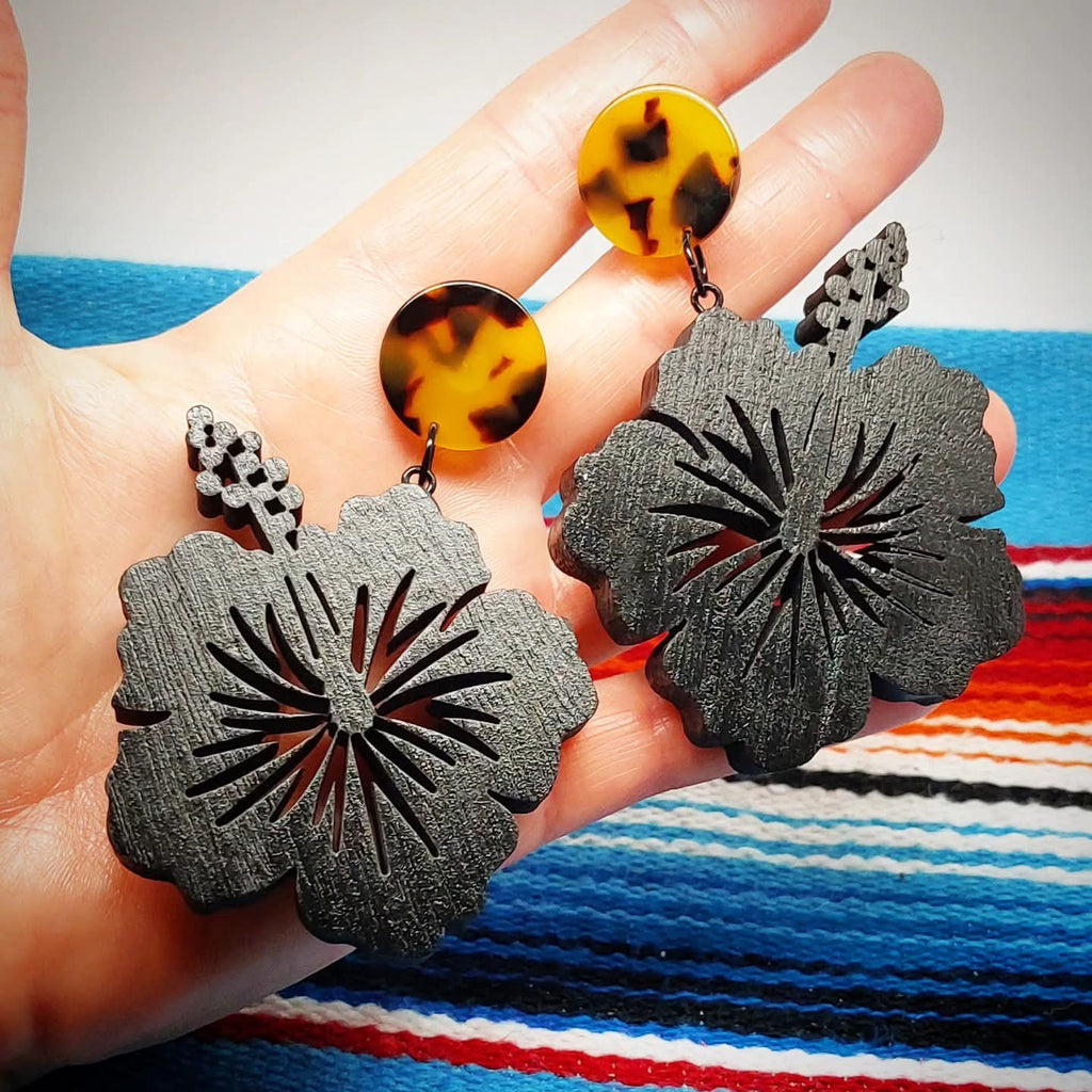Stilgiganten Kustom Ohrstecker "Wild Girl - Dark Hibiscus"