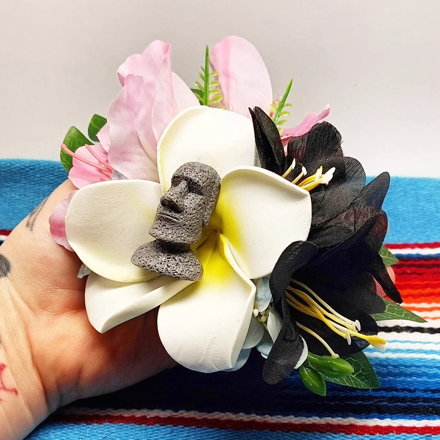 Große Stilgiganten Haarblumenspange "MOAI - Sweet Wild Vibes"