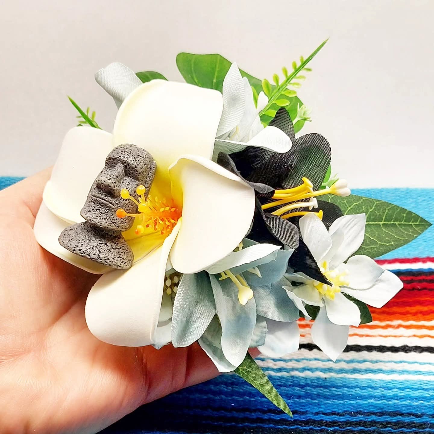 Große Stilgiganten Haarblumenspange "MOAI - Wild Night"