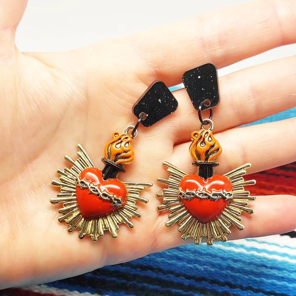 Stilgiganten Kustom Ohrgeschmeide "Sacred Flaming Oldschool Heart"
