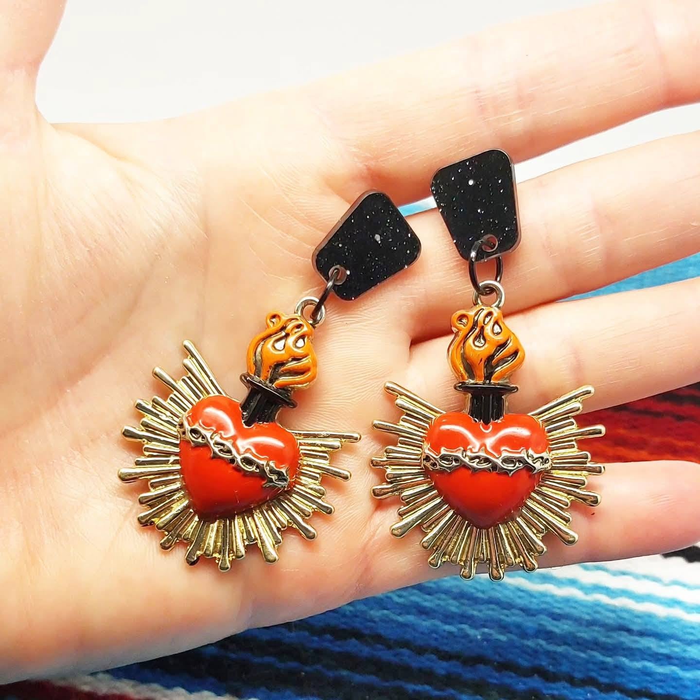 Stilgiganten Kustom Ohrgeschmeide "Sacred Flaming Oldschool Heart"