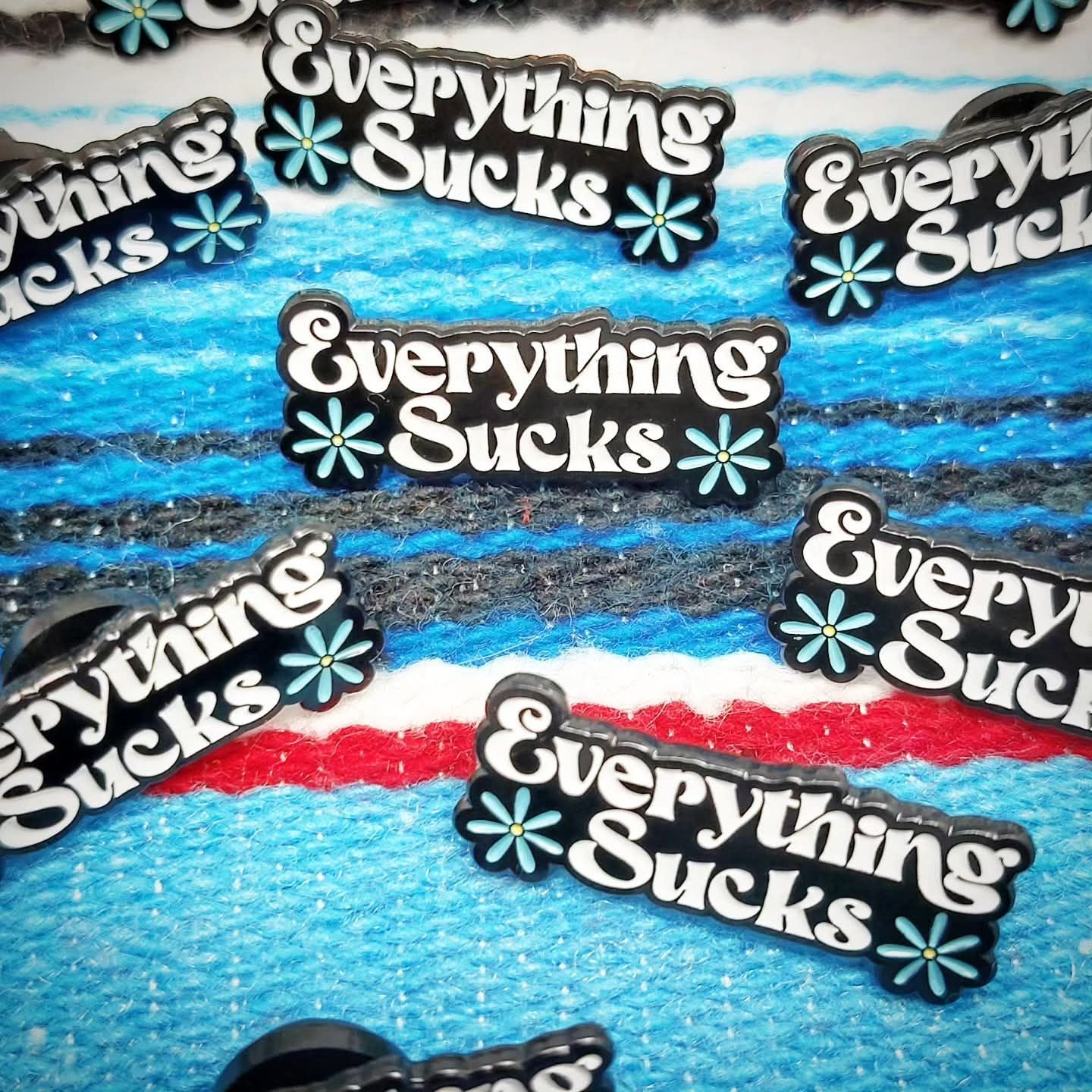 Anstecker/Pin "Everything S*cks"