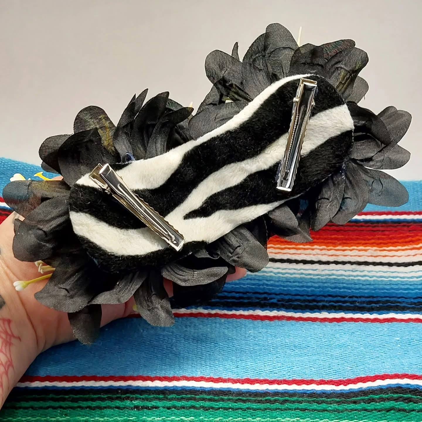 Stilgiganten Gibsonroll Haarblumenspange "Black is beautiful"