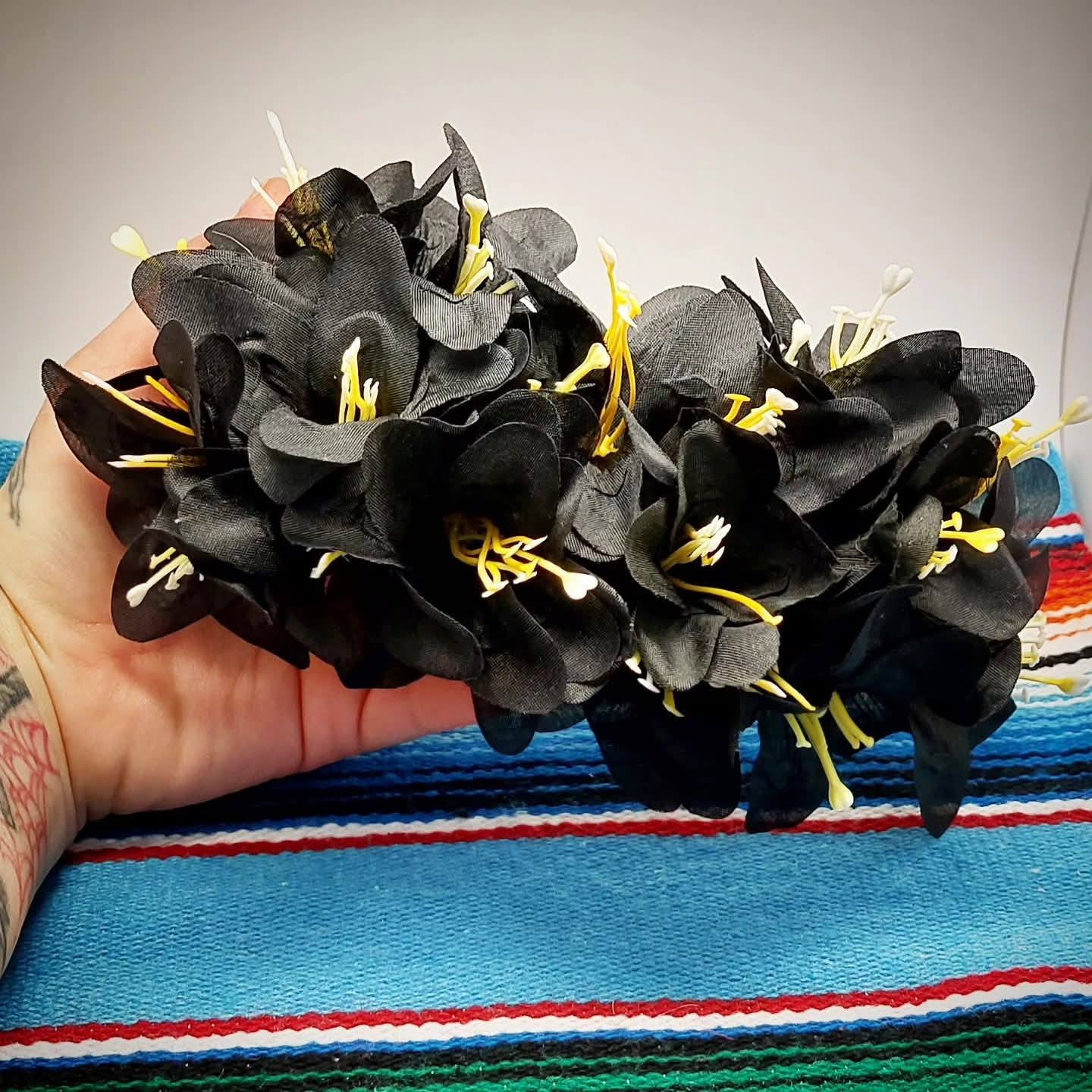 Stilgiganten Gibsonroll Haarblumenspange "Black is beautiful"