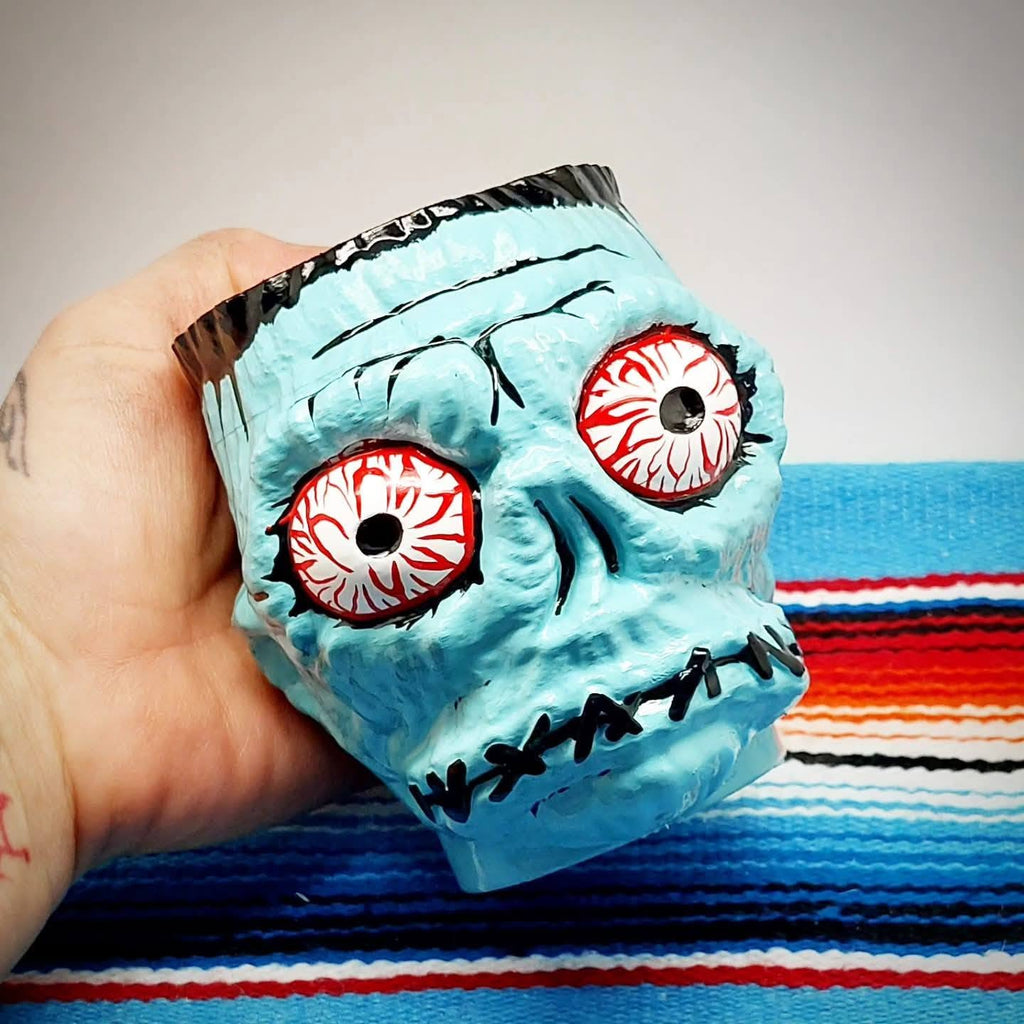 Stiliganten Kustom Deko Schrumpfkopf "Stay Weird"