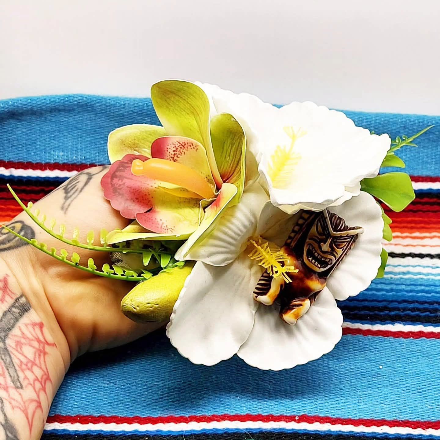 Große Stilgiganten Haarblumenspange "TIKI - Rockin` Babe"